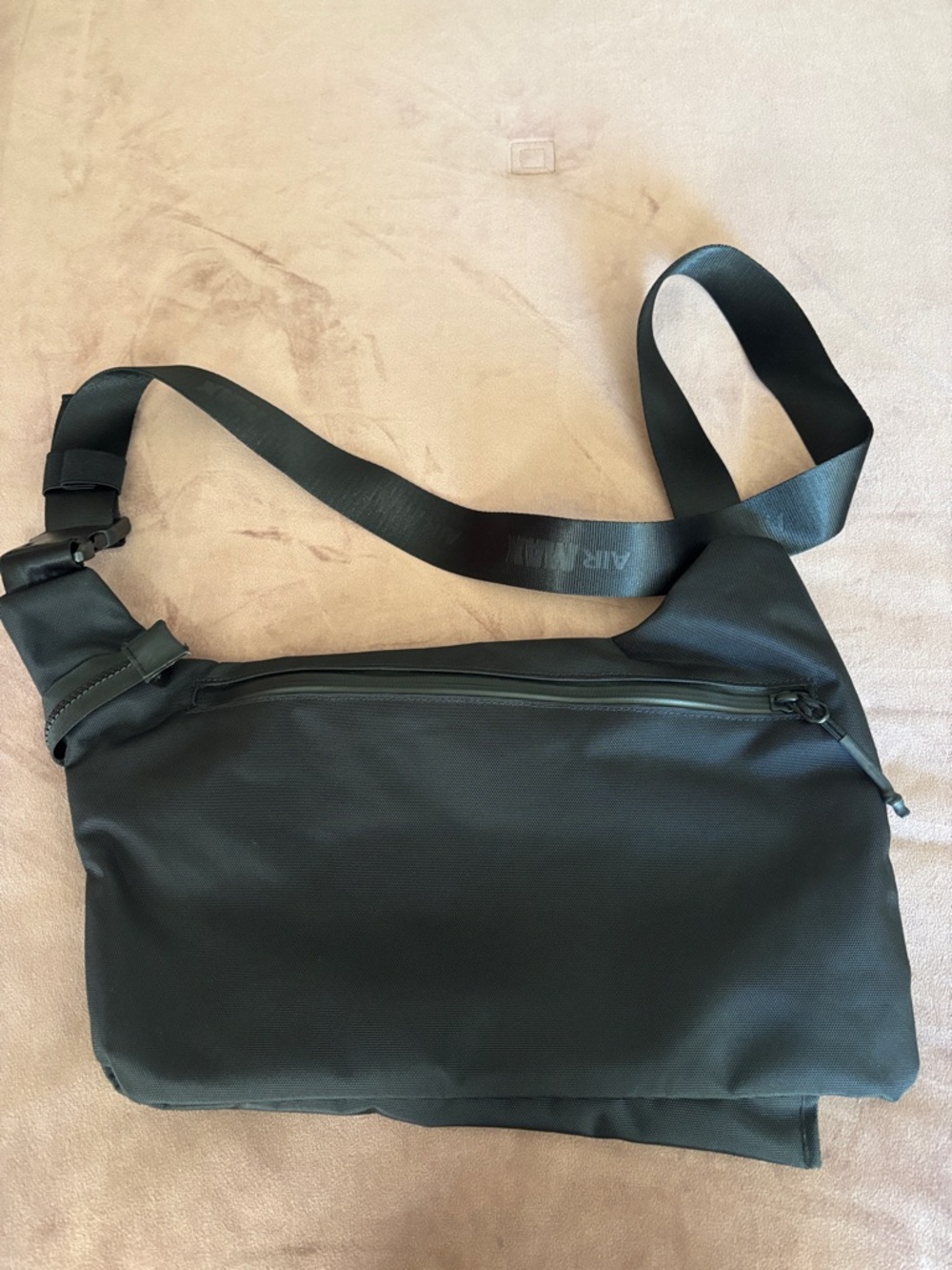 Nike Black Men's Crossbody Messenger Sling Bag